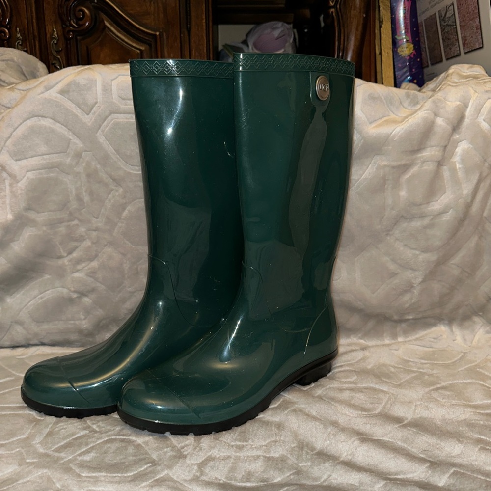 Size 8 UGG Green Rainboots